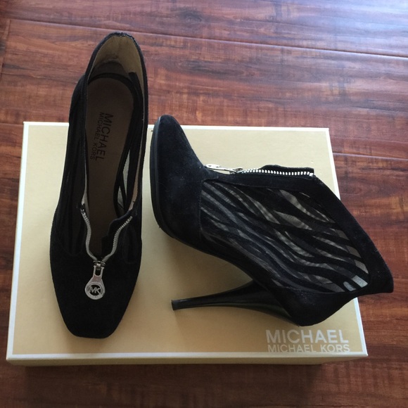 Shoes - Picture 2 of 4