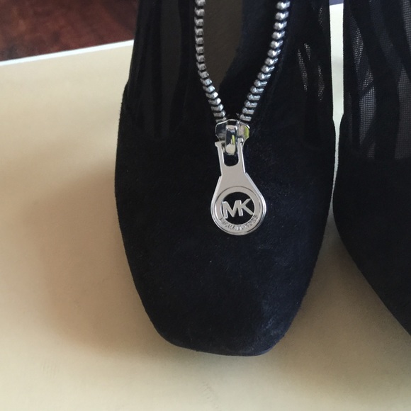 Shoes - Picture 3 of 4