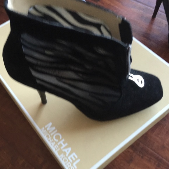 Shoes - Picture 4 of 4