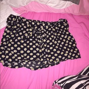 Flowy daisy shorts with belt