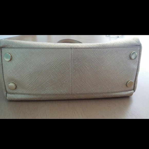 🌟🌸SOLD🌸🌟 NWT! FOSSIL GOLD LEATHER SYDNEY - Picture 2 of 4