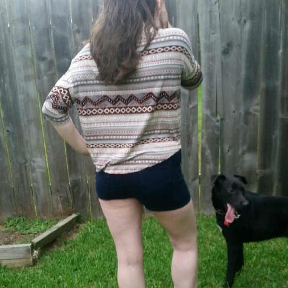 Patterned Crop Top - Picture 2 of 3