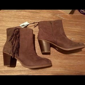 GAP fringed booties