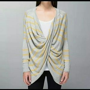 NEW Lululemon twist and wrap grey & yellow Sz. 6