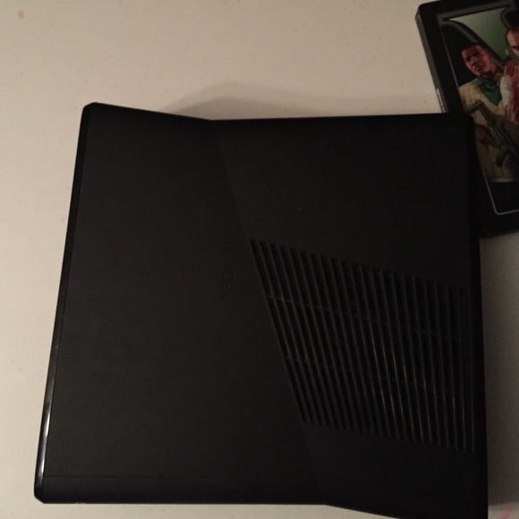 Xbox 360 - Picture 2 of 3