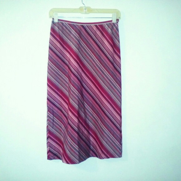 Banana Republic Dresses & Skirts - Banana Republic Silk Skirt.