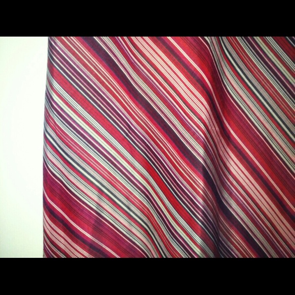 Banana Republic Silk Skirt. - Picture 2 of 3