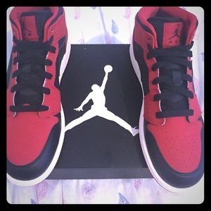 Air Jordan 1 Mid BG