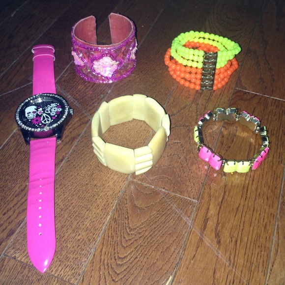 Cute brackets and watch bundle set - Picture 1 of 4
