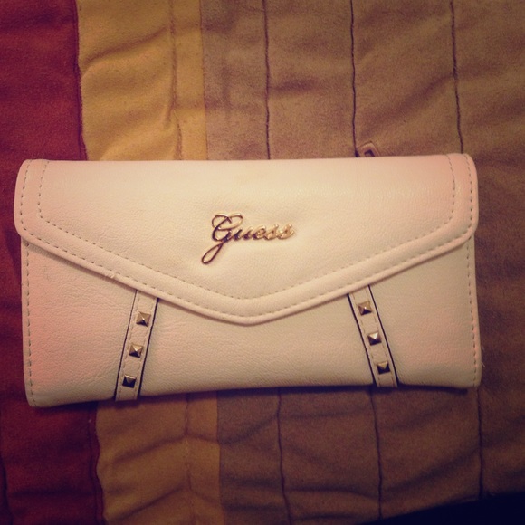 guess wallet
