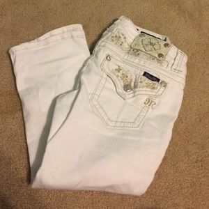 White cuffed Capri miss me!