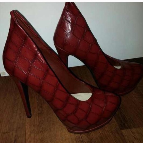 Luchiny Oxblood pumps