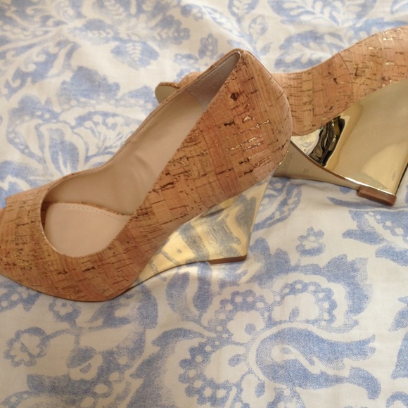 🚫🚫SOLD🚫🚫Gorgeous cork wedges