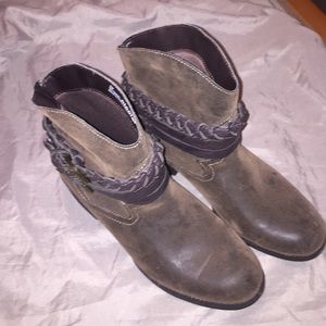 Brown ankle boots size 9