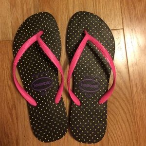 Super cute polka dot havaianas flip flop sandals