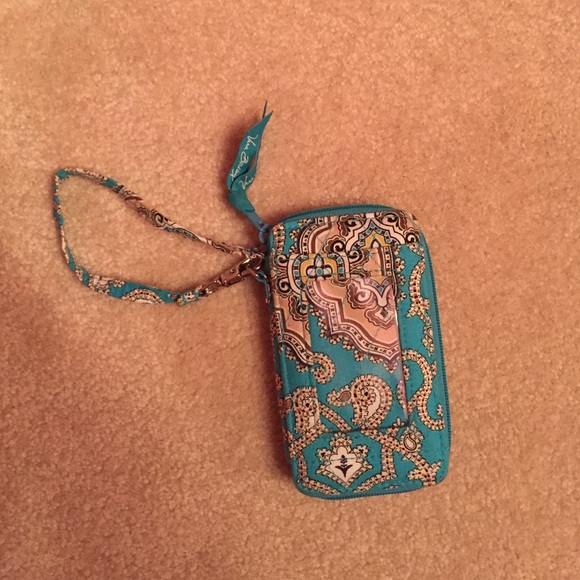 Vera Bradley Clutches & Wallets - Vera Bradley wristlet