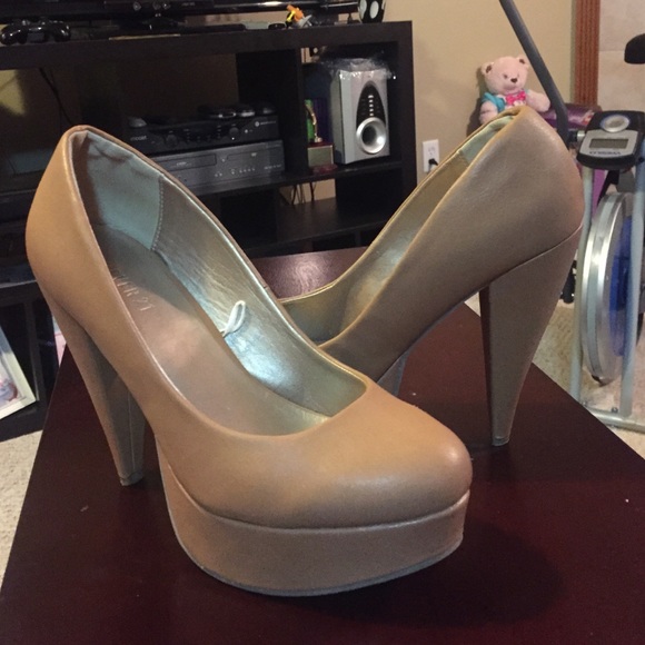 Nude beige pumps