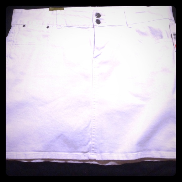 Hi-waisted White Denim Mini Skirt