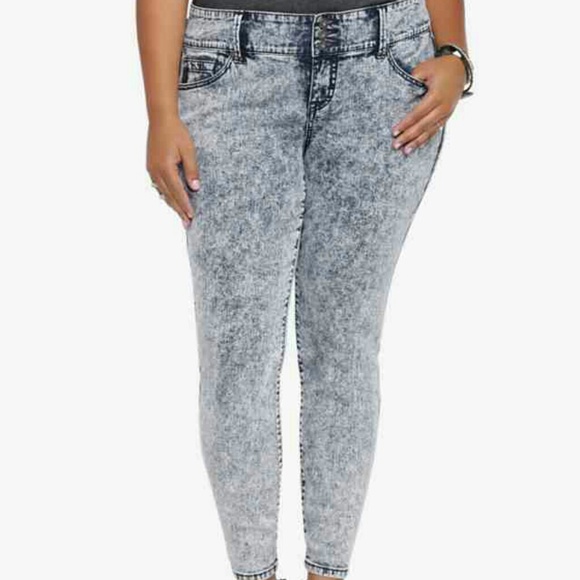 SOLD off torrid acid wash jegging sz 16