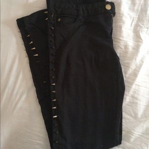 Skinny jeans, gold studded