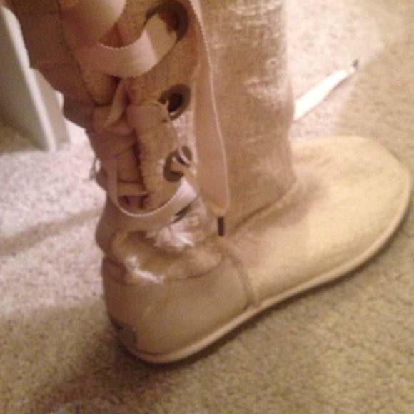 UGG Shoes - off white lace up uggs!