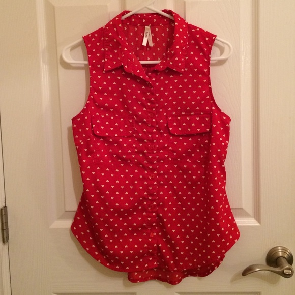 Red button up tank with white hearts