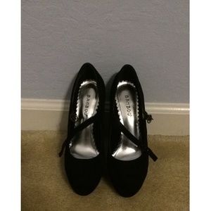 Ankle strap Mary Jane thick heels.