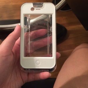 New iPhone 4 waterproof case