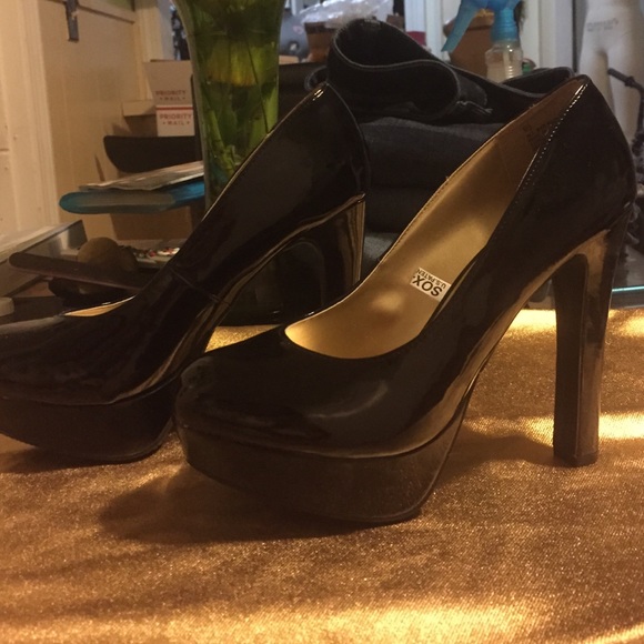 Pumps - Picture 2 of 4