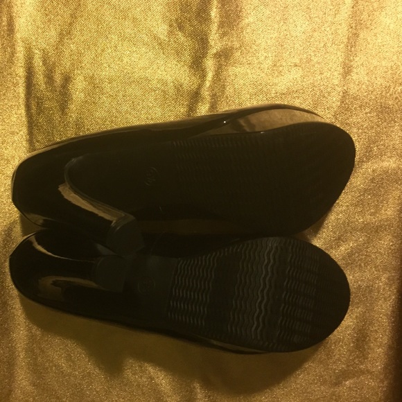 Pumps - Picture 3 of 4