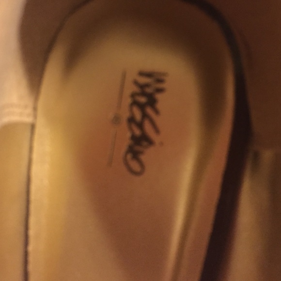 Pumps - Picture 4 of 4