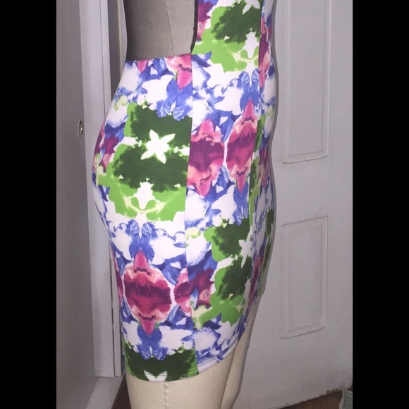 Dress - Picture 3 of 4