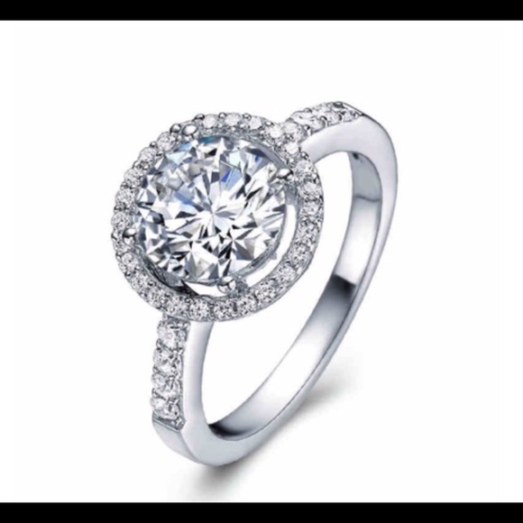 💙Beautiful Engagement Ring💙 - Picture 2 of 4