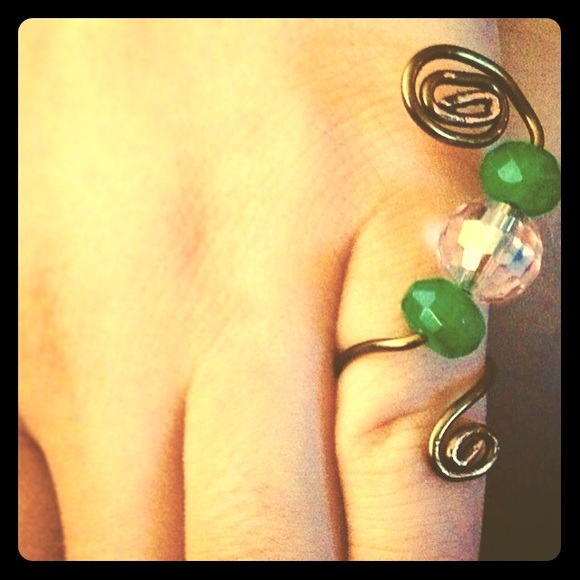 Emerald knuckle ring