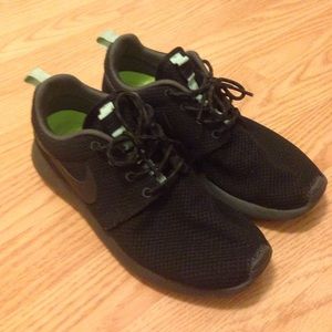 Nike Roshe Run Black and Mint