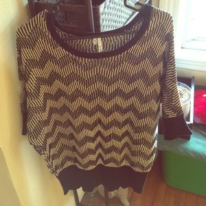 XL Studio Y 3/4 sleeve top