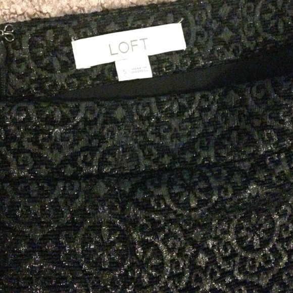 SOLD IN BUNDLE🌷BOGO🌷 LOFT Black/metallic skirt - Picture 2 of 4