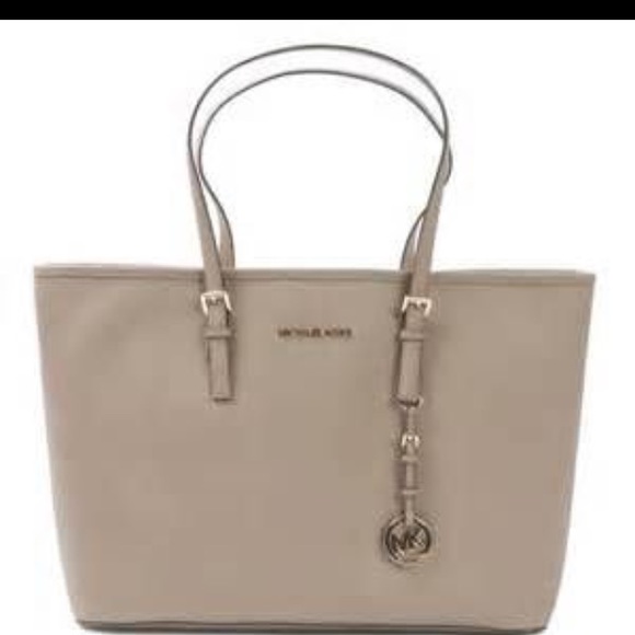 Michael Kors JetSet Md MultiFunction Travel