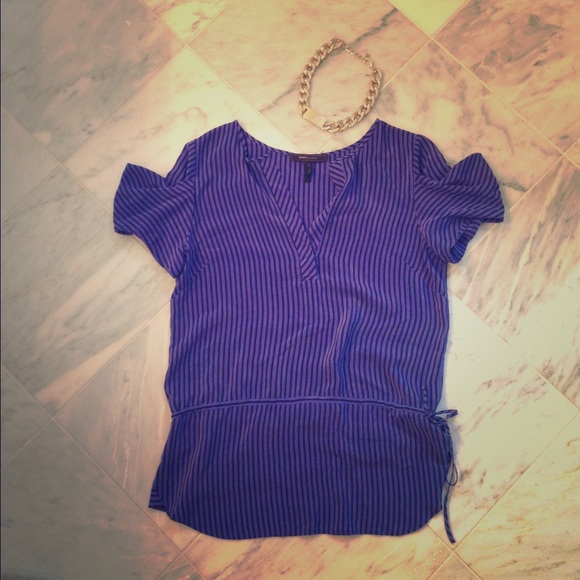 BCBGMAXAZRIA 100% silk blue stiped top.