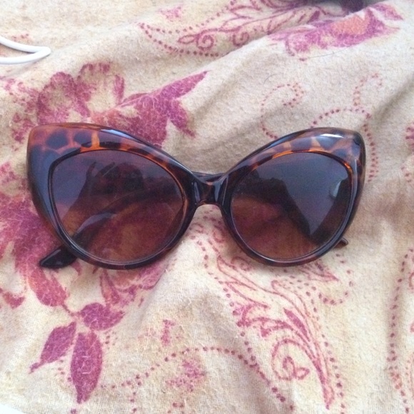 Extreme Cat eye sunglasses