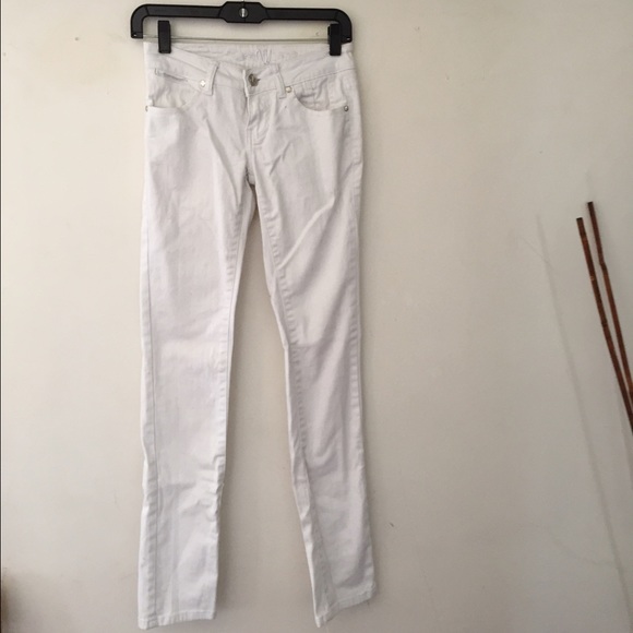 White skinny jeans