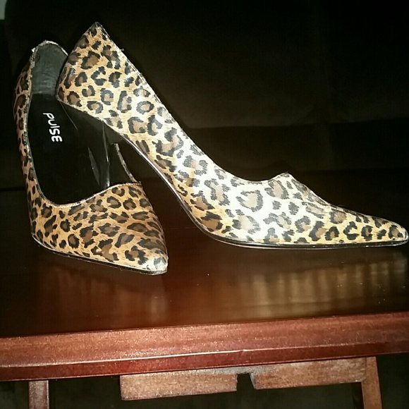 Shoes - Leopard print pumps