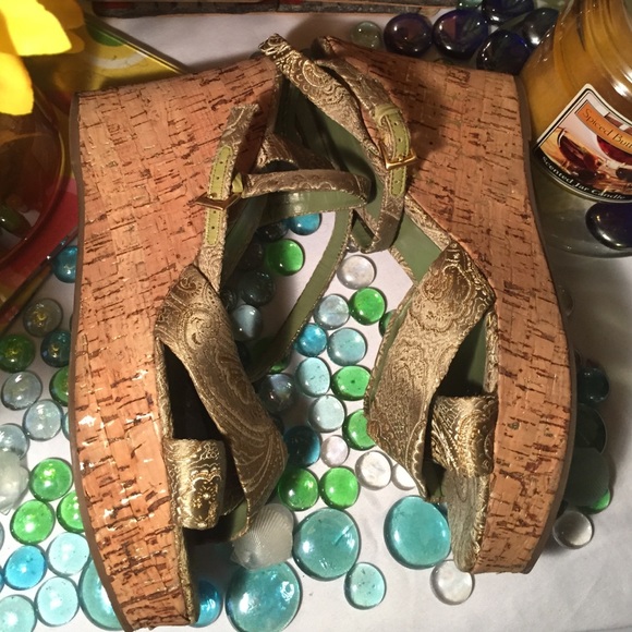 Nine West Tapestry Wedges - Picture 3 of 4