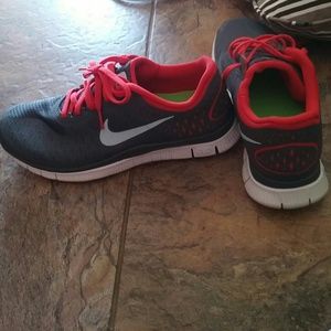 Women's tennis shoes