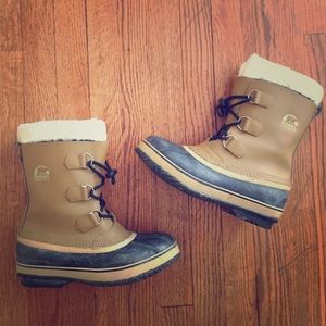 Sorel 'yoot pac' snow boots size 6