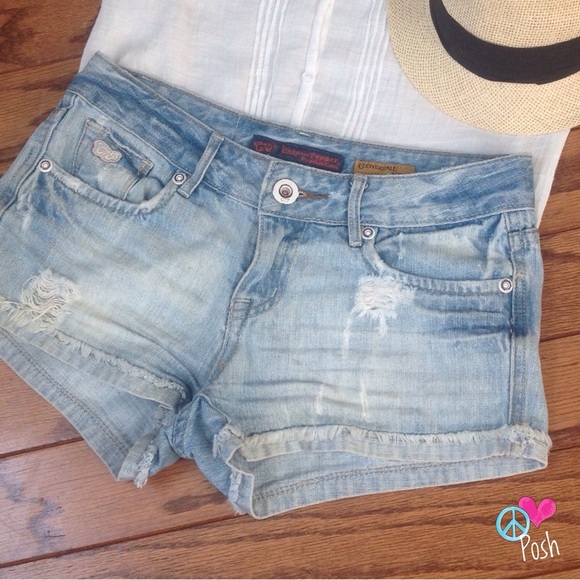 Chip & Pepper Lightwash Denim Shorts - Picture 4 of 4