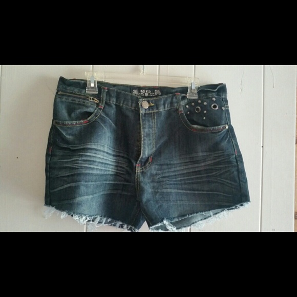 GS115 Shorts - Picture 2 of 4