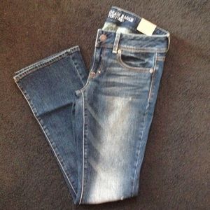 AMERICAN EAGLE KICK BOOT JEANS