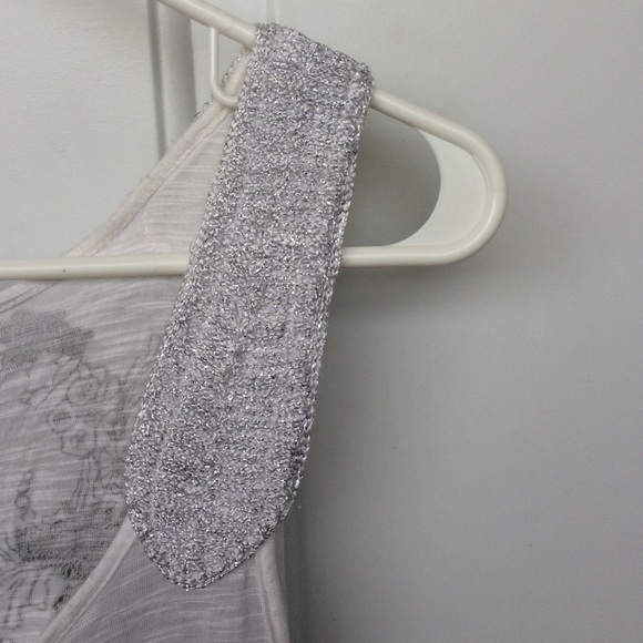 Guess tank top, size Small. - Picture 3 of 4