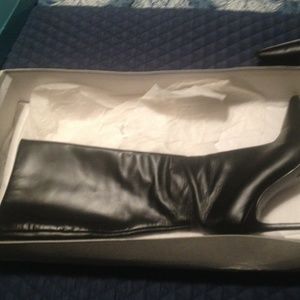 Black upper leather boots